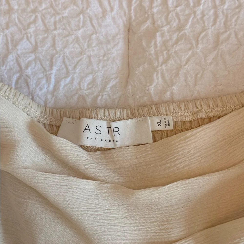 ASTR the Label Ruched Long Sleeve Blouse – Cream/Ivory, Size XL - Picture 4 of 10
